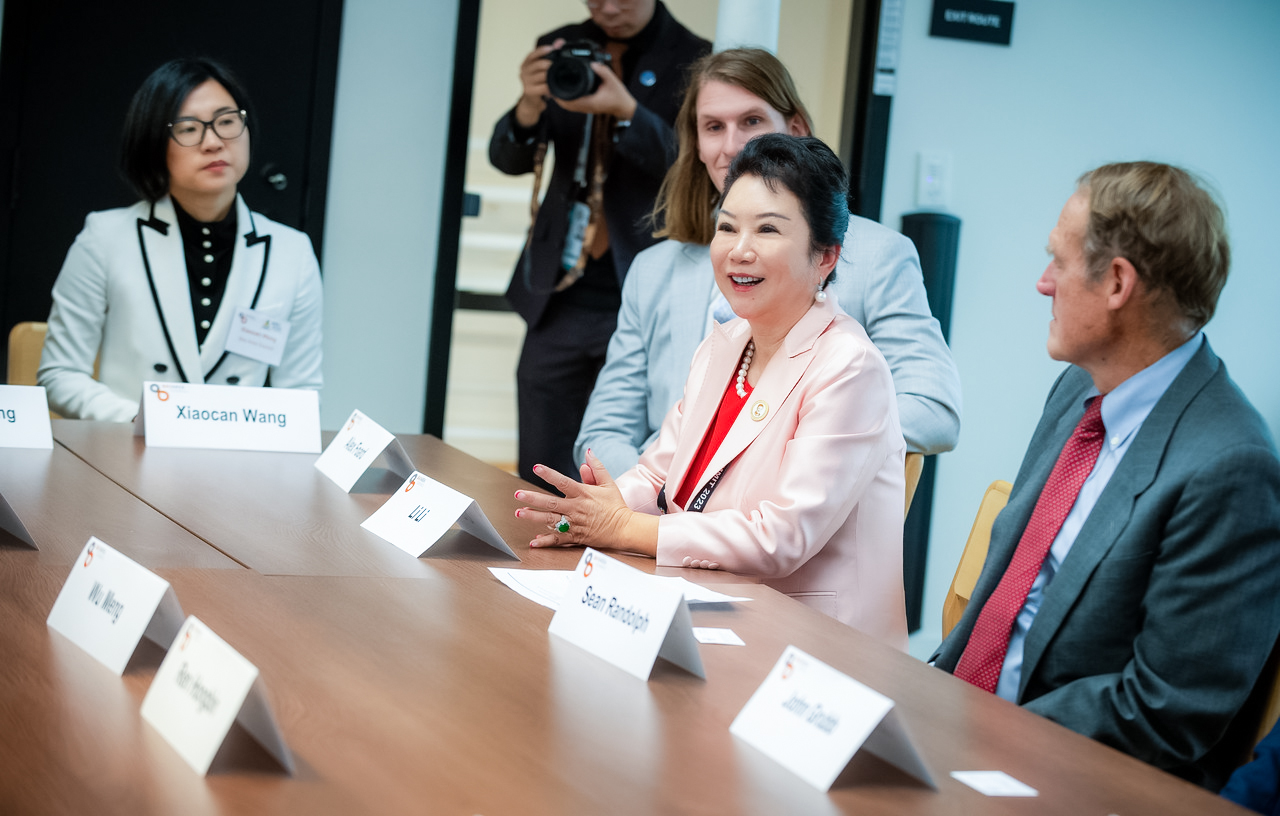 云顶集团app集团董事局李俐参加贸促会活动